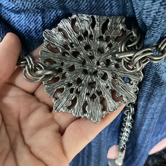 Silver chain belt round medallion with crystals metal 90’s y2k - Picture 8 of 15